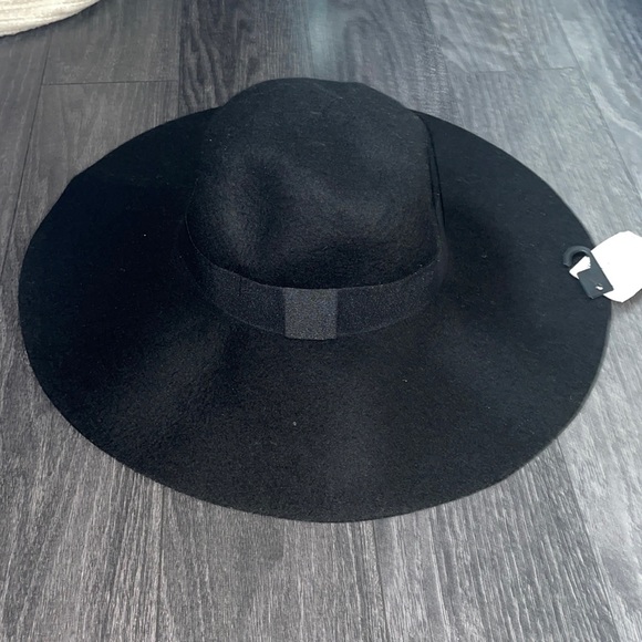H & M black hat - Picture 1 of 3